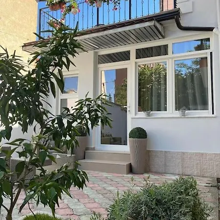 Apartment Florents 1-bd Villa, Free Parking And Garden Tirana