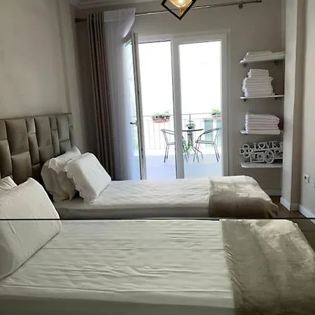 Florents 1-bd Villa, Free Parking And Garden *