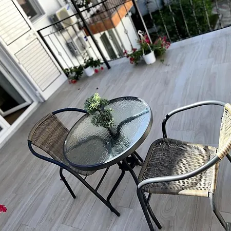 Florents 1-bd Villa, Free Parking And Garden Appartement *