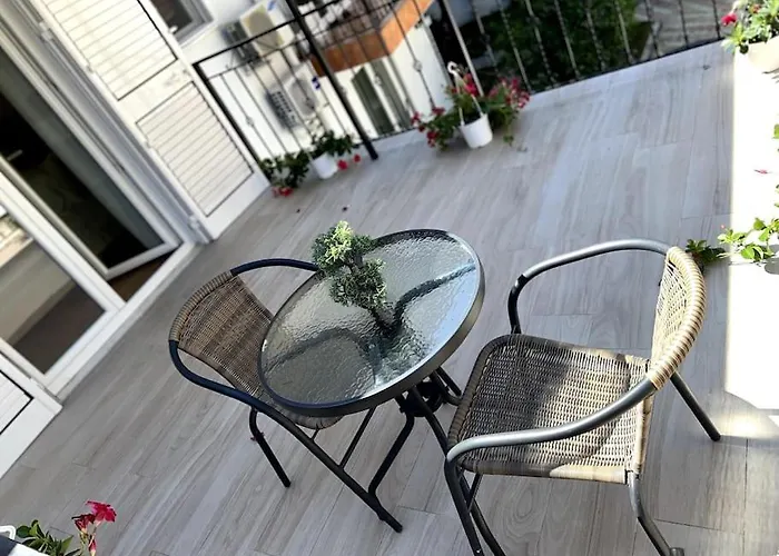 Florents 1-bd Villa, Free Parking And Garden Appartement *